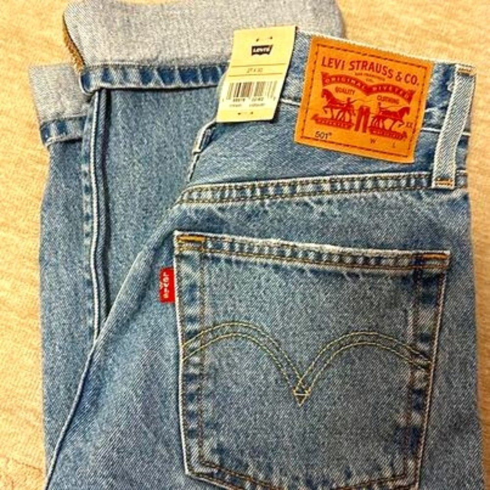 Levi’s 501 straight leg high rise jeans 27x30 also have another pair in 28x30